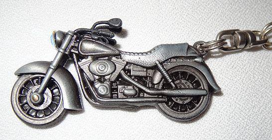 Motocykl motor chopper motocykl brelok 3D stare srebro