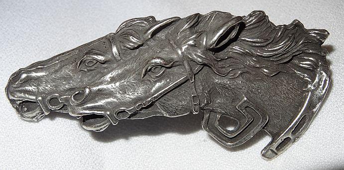 Konie w galopie ozdoba na ruby stare srebro